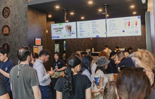 策略聚宝 两家门店在美开业，瑞幸未打价格战，出海模式仍在探索